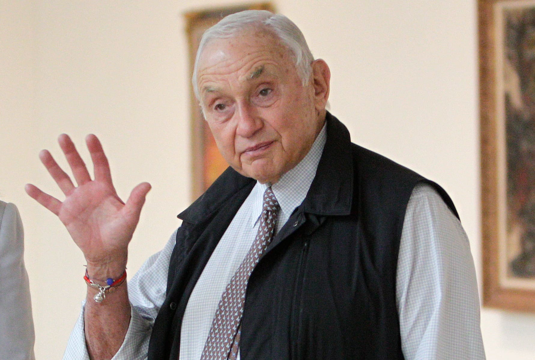 Retail Pioneer Les Wexner Navigating a Checkered Legacy